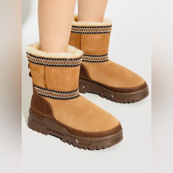 UGG Classic Mini Trailgazer Hickory Leather Waterproof Women’s Boots Size US 7 - Picture 1 of 8